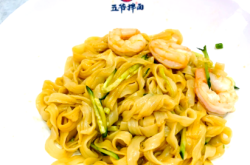 赤峰美食步行街探店電話是多少