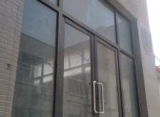 赤峰卷簾門制造商電話號碼