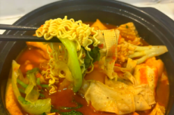 赤峰麻辣燙地?cái)傠娫捥?hào)碼多少