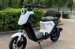 赤峰有小牛電動車店電話嗎