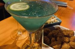 赤峰里昂酒館電話地址是多少號