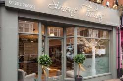 赤峰薩隆理發(fā)店電話號碼