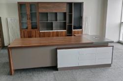 赤峰桌椅回收電話號(hào)碼多少號(hào)