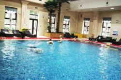 赤峰學(xué)院附近游泳館電話號碼