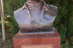 赤峰現(xiàn)代人雕塑廠電話號碼