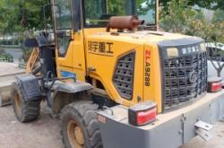 赤峰鏟車出租附近電話多少號