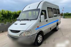 赤峰租車?yán)涬娫捠嵌嗌偬?hào)