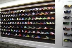 赤峰萬(wàn)達(dá)品牌鞋店電話(huà)號(hào)碼