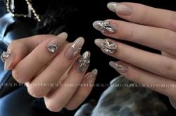 赤峰茉瑤美甲店電話號碼查詢