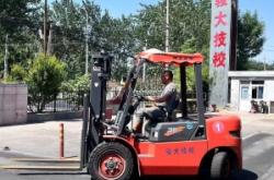 赤峰正規(guī)鏟車培訓班電話號碼