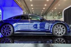 赤峰保時捷電車專賣店電話號碼