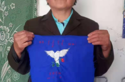 赤峰孩子刺繡衣服店電話號碼