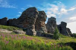 赤峰旺業(yè)甸木屋地址電話號碼