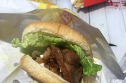 赤峰外婆披薩店電話地址查詢