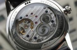 赤峰皇尊名表店地址電話查詢