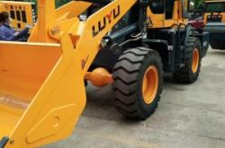 赤峰玉龍鏟車出租電話號碼查詢