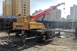 赤峰變頻起重機租賃電話地址