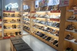 內(nèi)蒙赤峰童鞋專賣店電話號碼