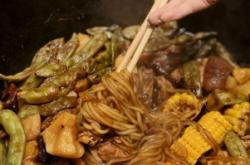 赤峰鐵鍋燉豬肘子店電話號碼