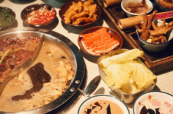 赤峰重慶火鍋鹵味店電話是多少