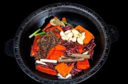 赤峰調(diào)酒火鍋店電話地址查詢