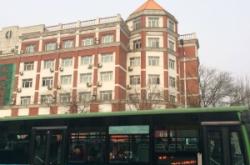 赤峰市紅山中學(xué)電話(huà)