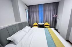 赤峰六號(hào)客棧電話多少啊