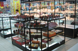 赤峰二手服裝展柜轉(zhuǎn)讓電話號碼