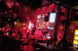 赤峰駐唱酒館在哪里啊電話號(hào)碼