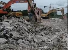 赤峰開(kāi)挖掘機(jī)租賃公司電話號(hào)碼