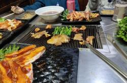 赤峰黑小牛燒烤店電話地址查詢