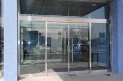 赤峰本地玻璃門廠家電話號碼