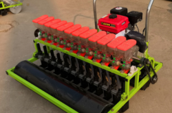 赤峰巨昌播種機(jī)的電話是多少?