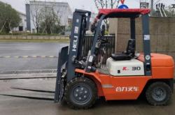 赤峰電動叉車售賣電話號碼是多少