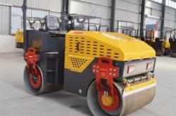 赤峰柴油壓路機(jī)維修電話號碼