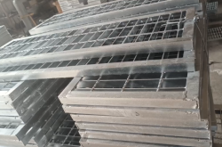 赤峰包邊鋼格板加工廠電話號碼