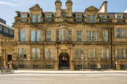 赤峰松山區(qū)菲爾酒店電話