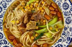 赤峰萬達酸辣粉店電話號碼