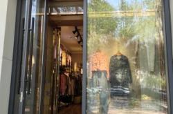 赤峰鞋店甩貨電話多少啊