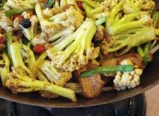 赤峰艷林飯莊電話多少號碼啊