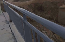 赤峰立柱護(hù)欄廠家電話多少號(hào)