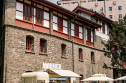 赤峰輕奢精品店地址電話號碼