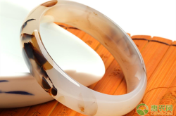 赤峰賣(mài)手鐲的地方電話(huà)是多少號(hào)