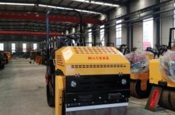 赤峰壓路機(jī)廠家聯(lián)系電話(huà)號(hào)碼