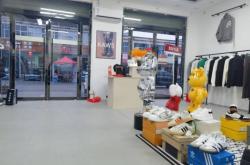 赤峰左里服裝店地址電話號(hào)碼