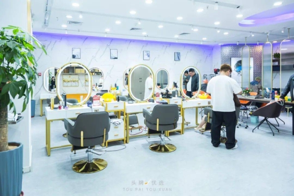 赤峰頭牌發(fā)型設(shè)計(jì)店電話號(hào)碼-第1張圖片