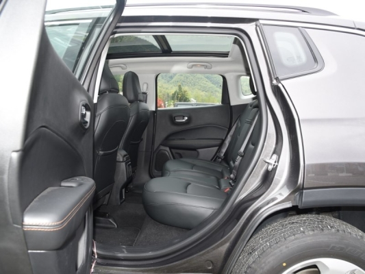 赤峰市吉普專修店地址電話號(hào)碼-第1張圖片