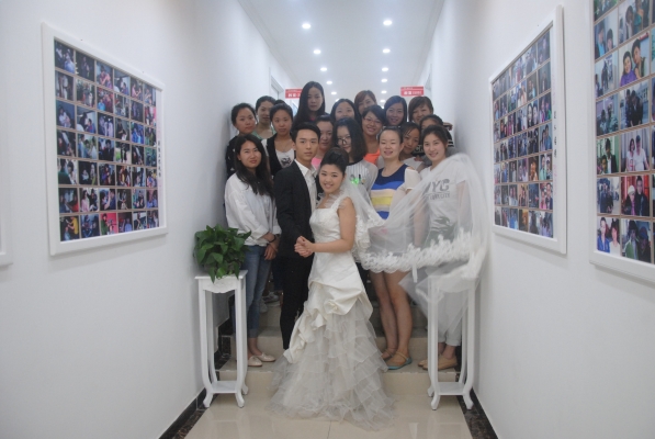 赤峰林東化妝師招聘電話號(hào)碼-第1張圖片