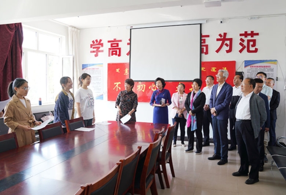 赤峰十二中校長王玉珍簡介-第1張圖片