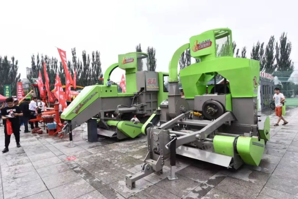 內(nèi)蒙赤峰收割機(jī)廠家電話號(hào)碼-第1張圖片